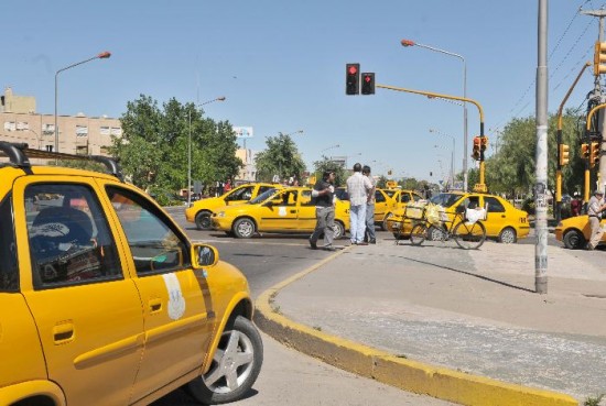Los taxistas buscan que se anulen las nuevas exigencias para la renovacin de las licencias. 
