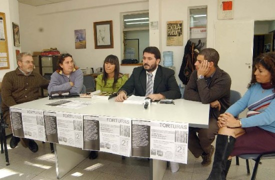 La asociación Zainuco protestó por la postergación de las audiencias. 