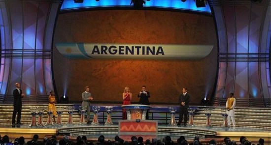 Momento crucial: se conoce que Argentina ser cabeza de serie del grupo B. Despus lleg la tranquilidad al predio de Ezeiza. 