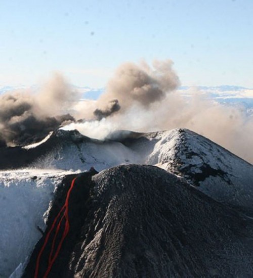 La actividad en el volcn ubicado a la altura de Neuqun, en el lado chileno de la Cordillera, se incrementa desde noviembre. 