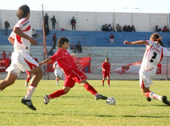 Hace siete das fue triunfo de Huracn. El Rojo buscar revancha esta tarde. 