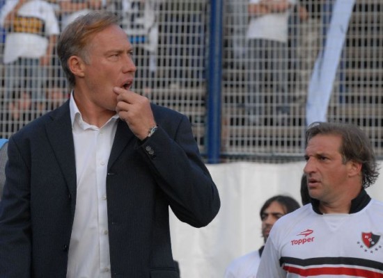El entrenador rojinegro espera por la recuperacin de Schiavi y Achucarro. 