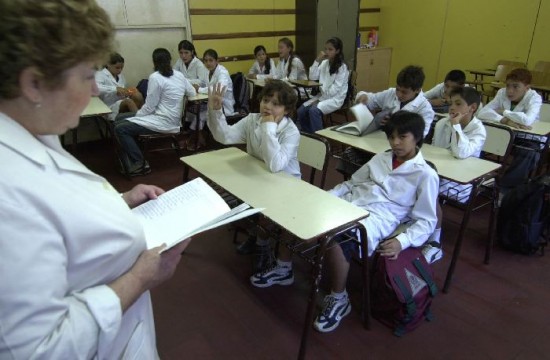 En el 2009 la provincia invertir 200 millones de pesos para contratar maestros suplentes. 