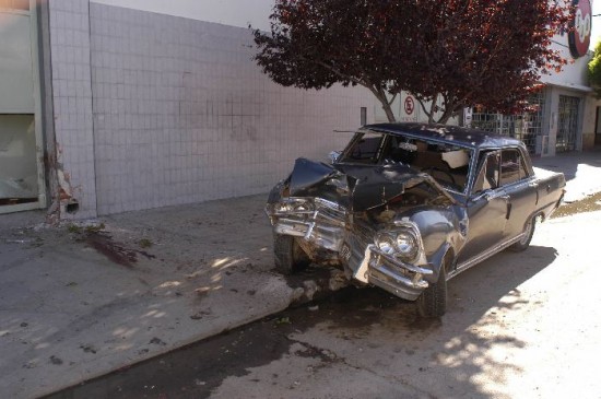 Yacopino conduca el Chevrolet 400 a casi 100 km/h en pleno centro de Roca. 