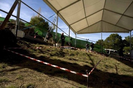 Despus de dos meses de excavaciones, no se encontr ni siquiera una esquirla en la zona granadina. 