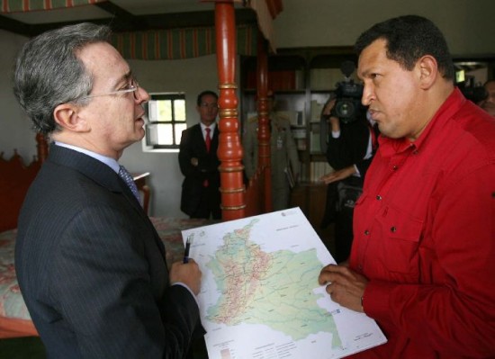 Tanto Chvez como Uribe enfrentan problemas polticos internos y los conflictos limtrofes les permiten ganar popularidad. 