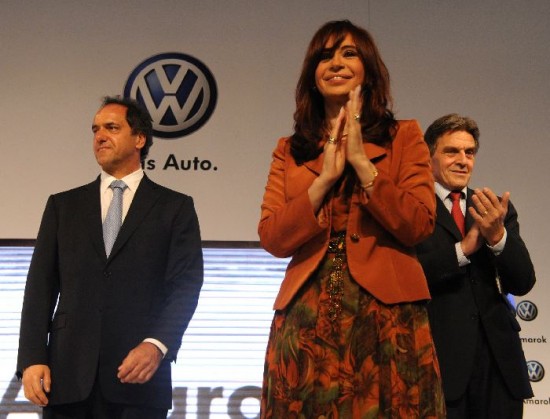 Cristina en la planta de Volkswagen donde anunci el aumento del supervit, que luego fue detallado por Boudou. 