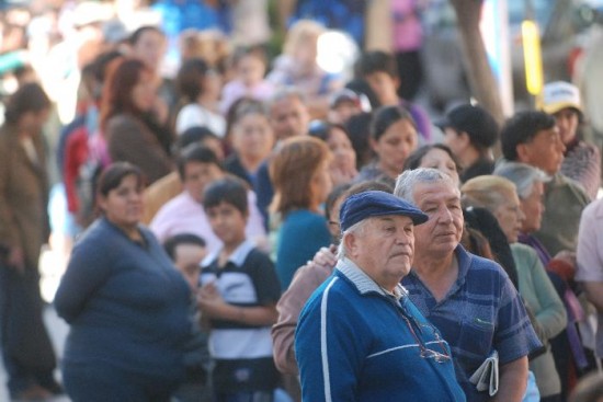 Las largas colas terminaron. Ya todos los interesados tienen su tarjeta para acceder a la asignacin universal por hijo. 