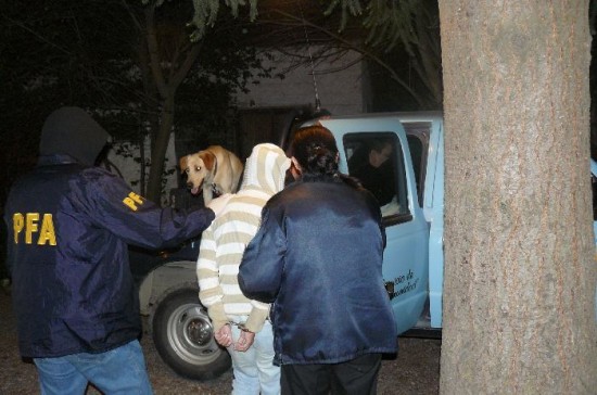 Son diez los sospechosos que resultaron detenidos en una docena de allanamientos ordenados por el juez federal Lenidas Moldes. 