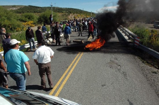 El bloqueo ha perjudicado sobre todo a turistas que se movilizaban hacia la regin cordillerana. 