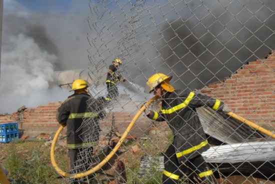 Los bomberos de varios cuarteles reclaman pagos de julio a noviembre para poder funcionar. 