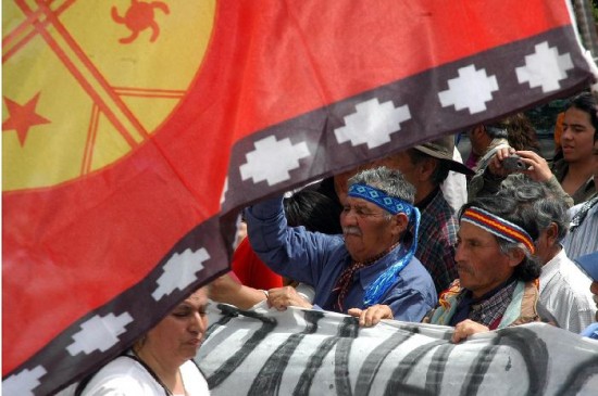 El Parlamento Mapuche analiz la situacin durante su reunin en Viedma. Quieren que legisladores y docentes se sumen al debate. 