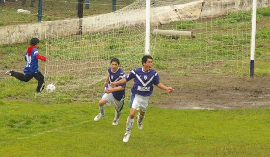 Los goles de Vctor Castro son pretendidos por Petrolero. 