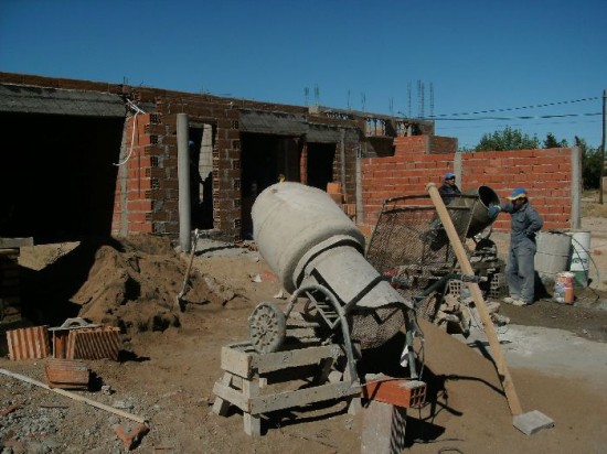 En la mayora de los casos las construcciones actuales no contemplan una aislacin que favorezca el ahorro de energa. 