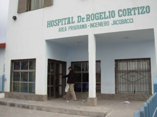 El hombre ingres de urgencia al hospital local pero fue trasladado a Bariloche, donde muri a las 5 de la madrugada de ayer. 