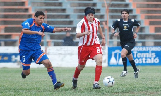 Junto a Horacio Mansilla, Fernando Fernndez refuerza al Villero. 