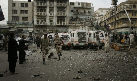 La procesin chita marchaba por Karachi cuando fue atacada. 