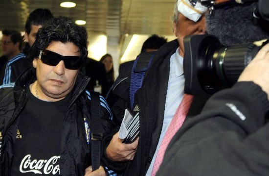 Maradona se pas de la raya en Uruguay. 