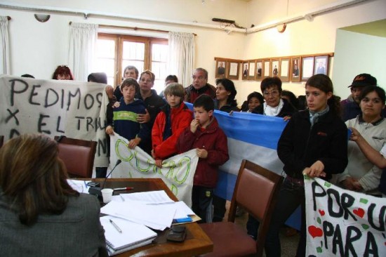 Familiares de Luciana siguen pidiendo una aclaracin sobre la condicin de la menor. 