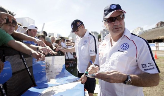 Carlos Sainz buscar revancha despus de que en la pasada edicin se le escapara la victoria por un vuelco. 