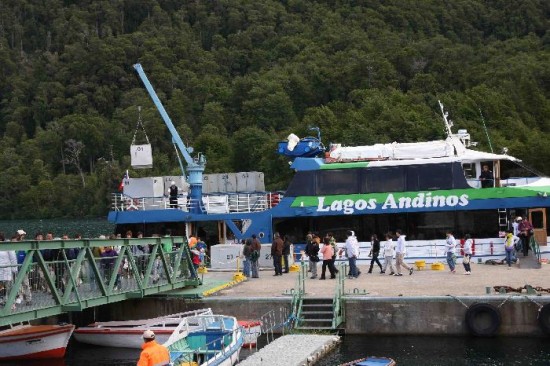 Por lo general la excursin se realiza en un da pero es posible permanecer una o dos jornadas en Puella (Chile). Volcanes, abundante flora y lagos son parte de lo que el turista observar en el tour. 