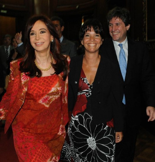 CFK, Del Pont y Boudou saliendo del Banco Nacin luego de una presentacin oficial. 
