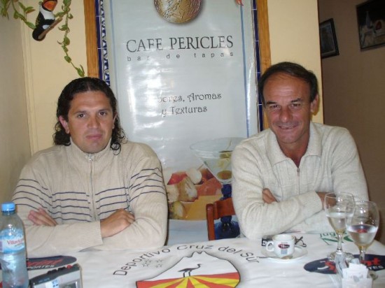 Daro Labaroni (derecha) trabajar junto a Germn Painecura como PF. 