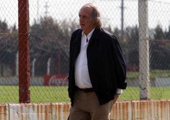 Menotti seguir siendo mnager de Independiente. 