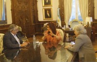 La mandataria argentina recibi a Mujica y a su esposa en la tarde de ayer. 