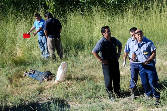 El cuerpo estaba desmembrado. Se investiga las causas de la muerte. (Foto: Matías Subat)