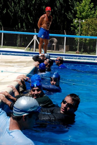 Una docena de muchachos y dos chicas se estn capacitando con miras al verano europeo. 