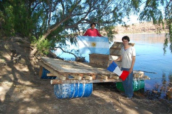 Prefectura intervino para salvaguardar a los extranjeros de una contingencia grave. 