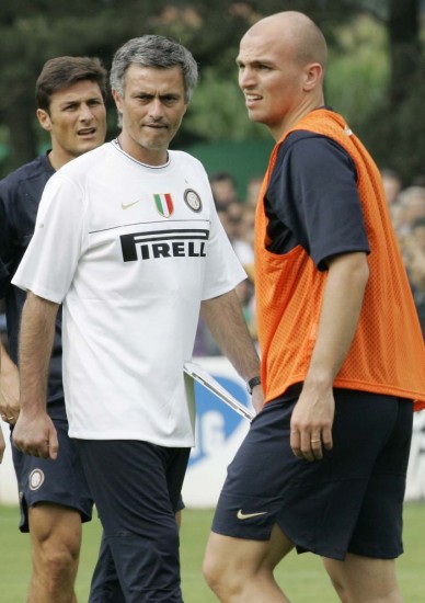 Zanetti y Cambiasso sern titulares en el equipo de Mourinho. 