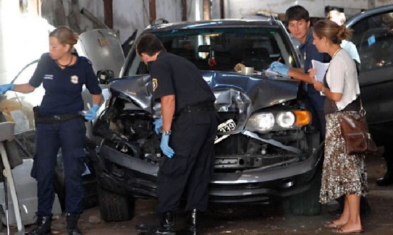 La camioneta BMW qued abandonada despus del segundo choque que protagoniz el boxeador el domingo en Mar del Plata. 