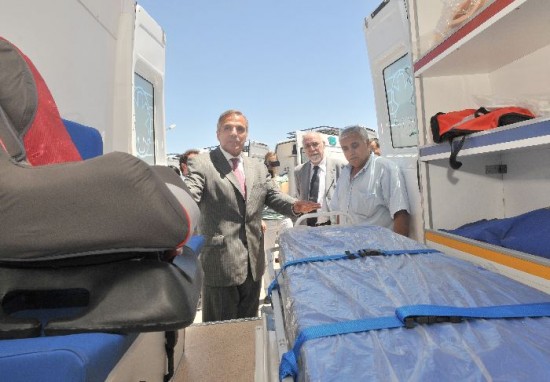 Sapag presidi ayer un acto en el que se entregaron ambulancias equipadas para hospitales del interior y de la capital. 