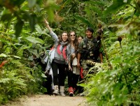 Turistas argentinas esperan el momento de su evacuacin desde Aguas Calientes hacia Cuzco por va area. 