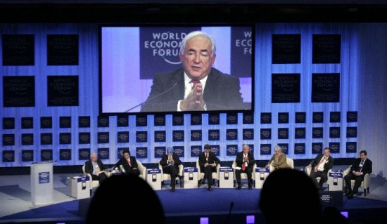 Dominique Strauss-Kahn, director gerente del FMI, recomend que la reforma financiera se produzca en forma coordinada y con ms aceleracin. Advierte sobre los dficits fiscales. El ministro de Economa de Brasil reiter que nadie tendr una situacin fiscal sana en un mundo que no crece a tasa razonable. 