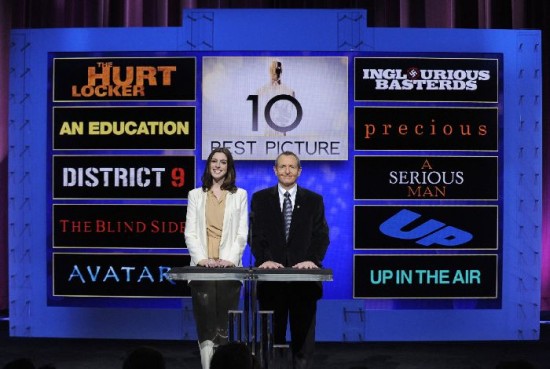 El momento en que la actriz Anne Hathaway anunciaba las diez pelculas que competirn por convertirse en la mejor del 2009 