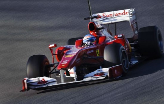 Fernando se subi por primera vez a la Ferrari en el circuito de Valencia. 