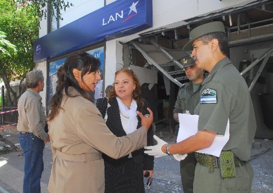 La fiscal Gloria Lucero est a cargo de la investigacin del atentado contra las oficinas de la empresa de transporte areo. 
