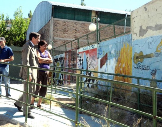 El secretario de Educacin recorri escuelas que estn en obra. 