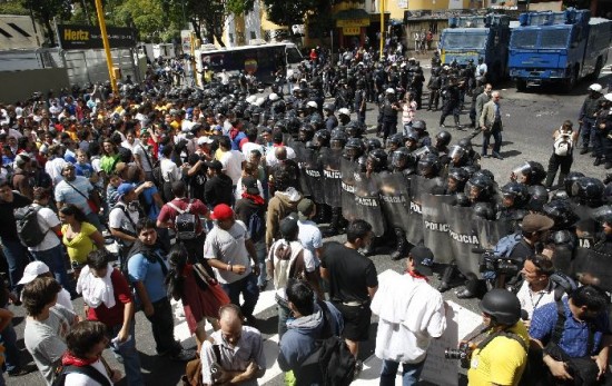 El mandatario venezolano enfrenta una difcil situacin por las protestas en su contra. 