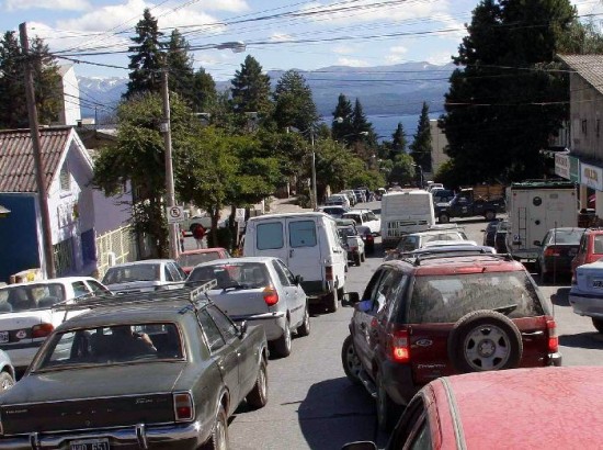 El municipio de Bariloche contina sin encontrar una solucin al problema del trnsito en la zona cntrica de la ciudad. 